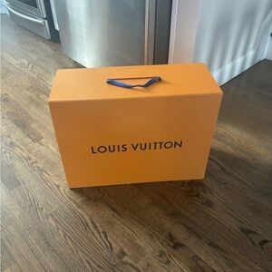 Authentic large LV box magnetic closure